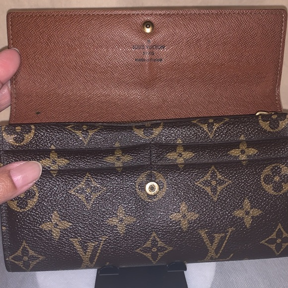 Authentic Louis Vuitton Pre-loved EUC Sarah Monogram Long Wallet - Picture 3 of 15